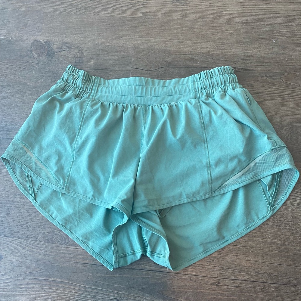 Lululemon Hotty Hot Shorts 2.5” Size 6 Light Green